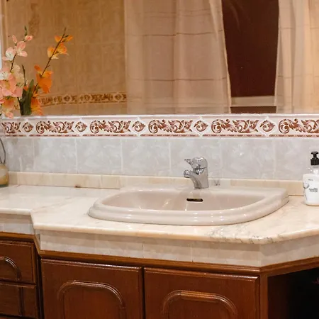 Gasthuis And Don Pepin La Merced